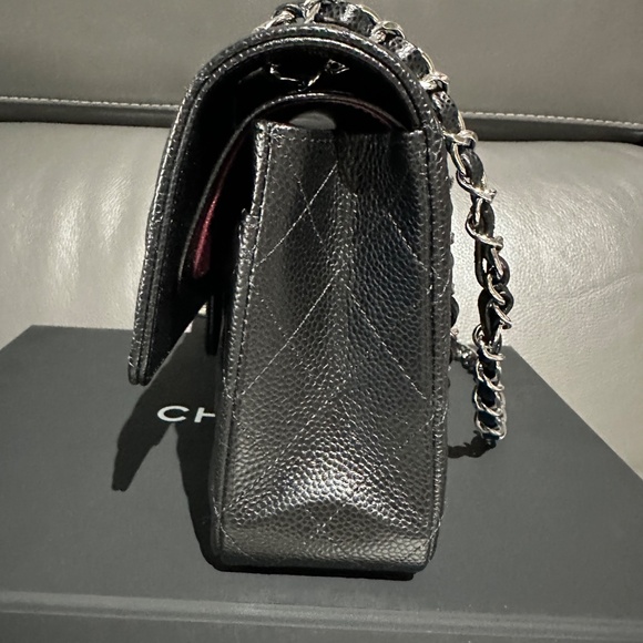 Chanel Classic Medium Double Flap - Picture 4 of 17